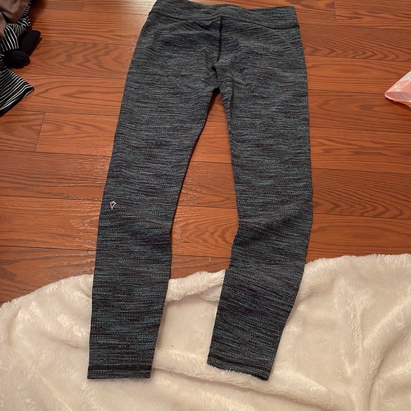 ivivva leggings size 14 kids. right under womens XS. black and blue pattern - Picture 2 of 3